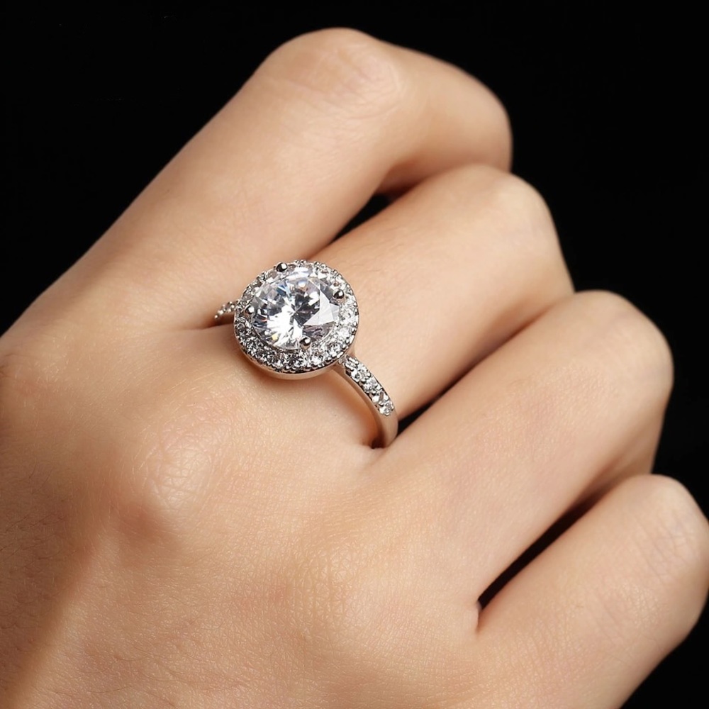 💎NEW Round Halo Simulated Diamond Engagement Ring